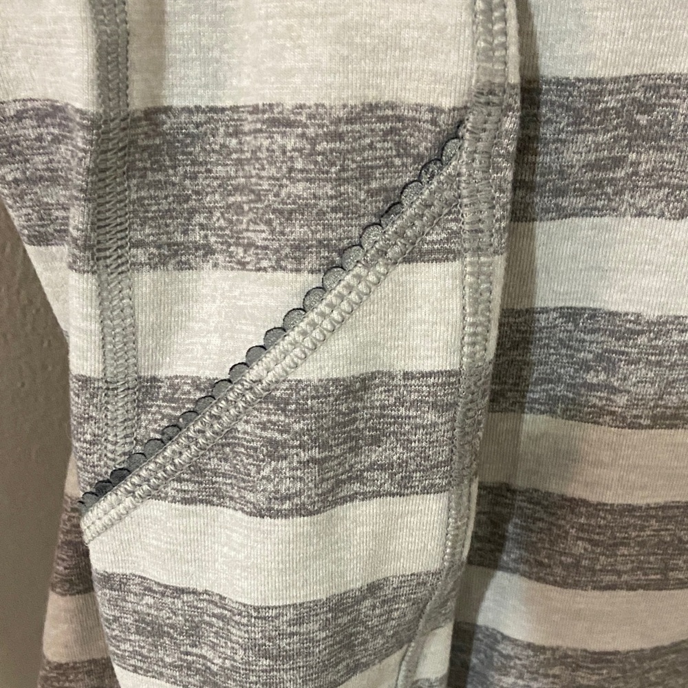 Lululemon quarter zip pull over size 6 dark / light gray stripe - Picture 5 of 13